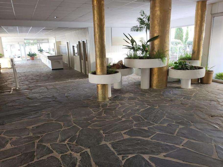 Superbe Apartement En Residence Avec Piscine Roses Exterior photo